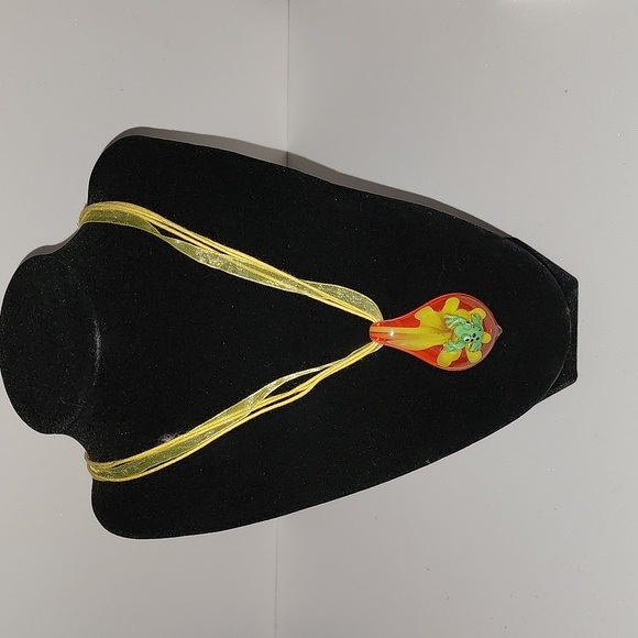 Glass frog necklace - Picture 1 of 4